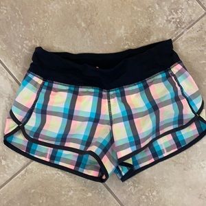 Lululemon plaid speed up shorts